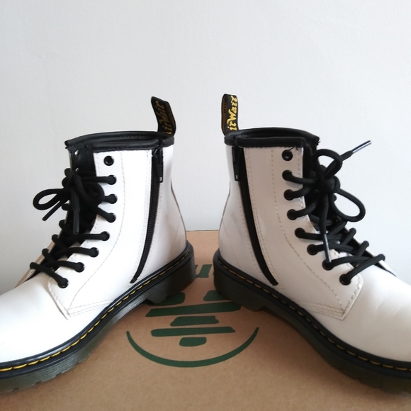 Doc Martens Air Wair Size 2 kids - Picture 6 of 7
